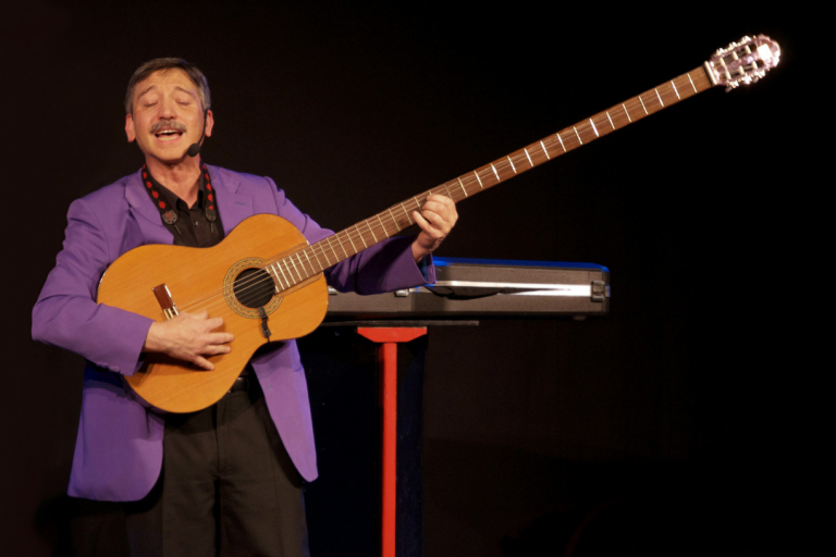 Pandora Producciones - Fundos Forum - 2021 - CUATRO MANOS MÁGICAS (Espectáculo de magia)