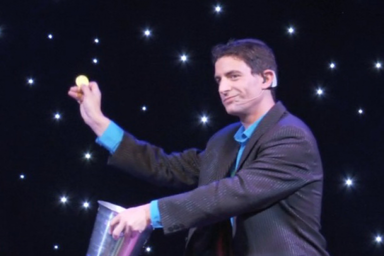 Pandora Producciones - Fundos Forum - 2021 - CUATRO MANOS MÁGICAS (Espectáculo de magia)