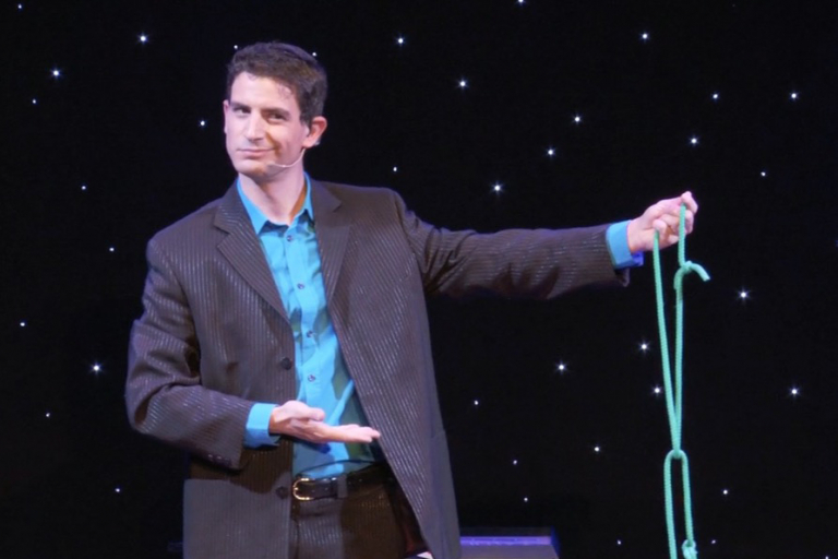 Pandora Producciones - Fundos Forum - 2021 - CUATRO MANOS MÁGICAS (Espectáculo de magia)