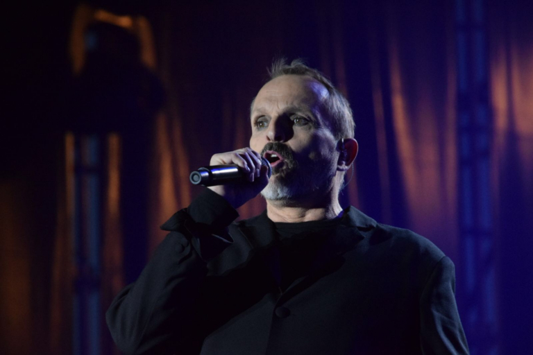 Pandora Producciones - Miguel Bosé despliega todo su arte en una noche triunfal ante 5.000 incondicionales para celebrar sus 40 años sobre los escenarios en Simancas