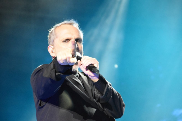 Pandora Producciones - Miguel Bosé despliega todo su arte en una noche triunfal ante 5.000 incondicionales para celebrar sus 40 años sobre los escenarios en Simancas