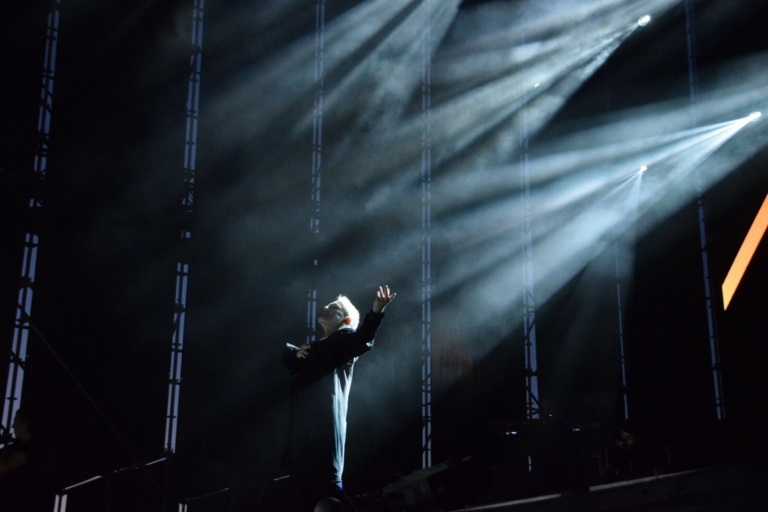 Pandora Producciones - Miguel Bosé despliega todo su arte en una noche triunfal ante 5.000 incondicionales para celebrar sus 40 años sobre los escenarios en Simancas