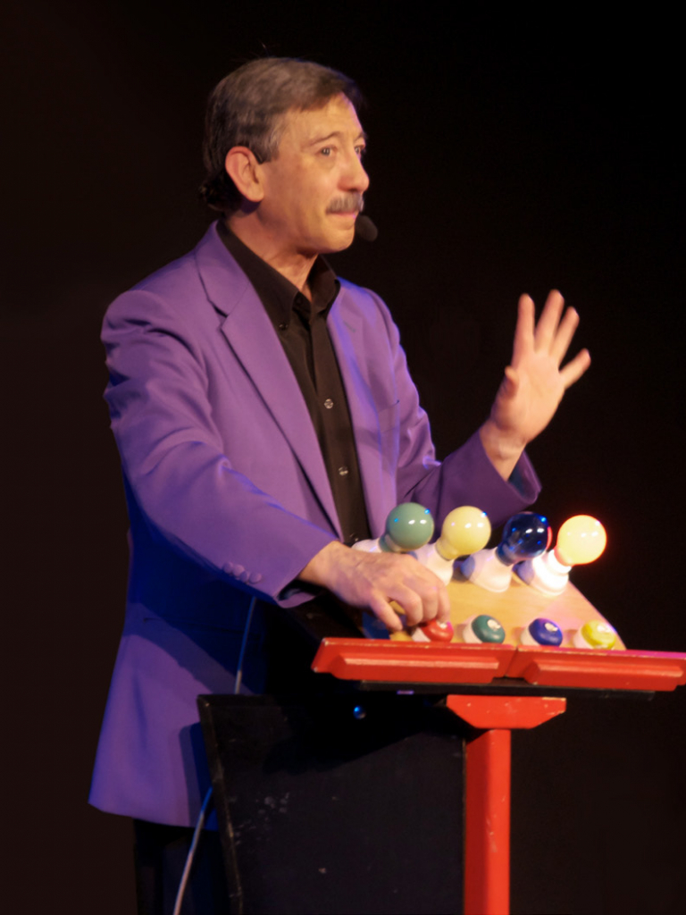 Pandora Producciones - Fundos Forum - 2021 - CUATRO MANOS MÁGICAS (Espectáculo de magia)