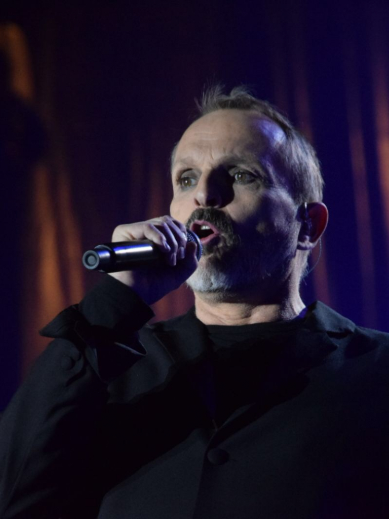 Pandora Producciones - Miguel Bosé despliega todo su arte en una noche triunfal ante 5.000 incondicionales para celebrar sus 40 años sobre los escenarios en Simancas