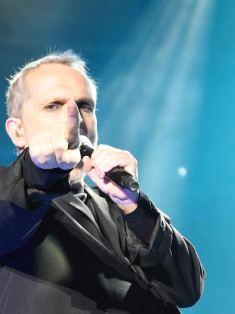 Pandora Producciones - Miguel Bosé despliega todo su arte en una noche triunfal ante 5.000 incondicionales para celebrar sus 40 años sobre los escenarios en Simancas