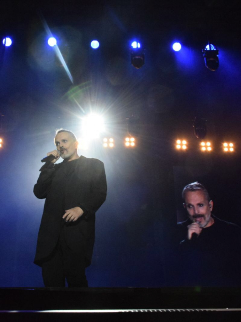 Pandora Producciones - Miguel Bosé despliega todo su arte en una noche triunfal ante 5.000 incondicionales para celebrar sus 40 años sobre los escenarios en Simancas